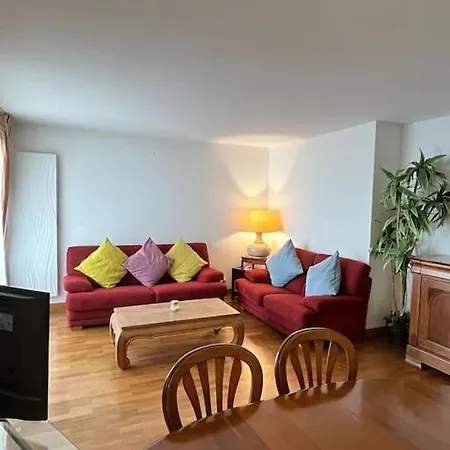 Un Ptit Soleil A Apartment Paris