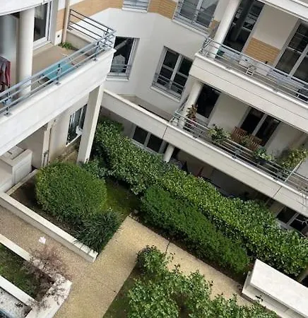 Un Ptit Soleil A Apartment Paris