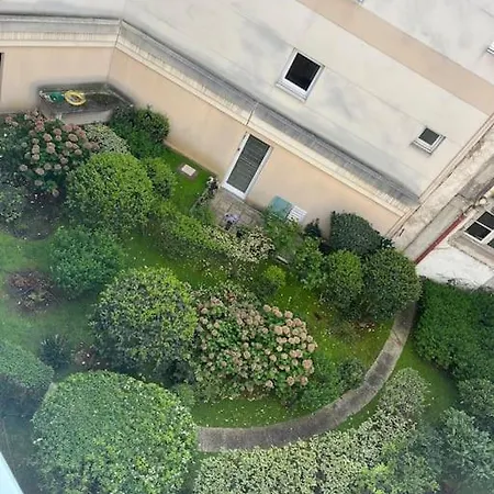 Un Ptit Soleil A Apartment Paris